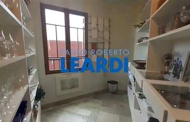 Imagem: A casa em condomínio possui 4 Dormitórios, 5 Banheiros, 4