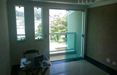 Imagem: A casa possui 2 Dormitórios, 3 Banheiros, 2 Vagas na garagem