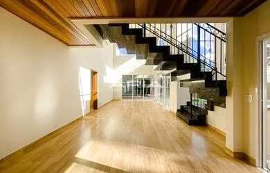 Imagem: A casa em condomínio possui 5 Dormitórios, 5 Banheiros, 4