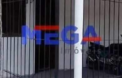 Imagem: A casa possui 2 Dormitórios, 1 Banheiro, 1 Vaga na garagem