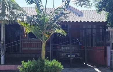 Imagem: A casa possui 1 Dormitório, 1 Banheiro, 1 Vaga na garagem