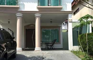 Imagem: A casa em condomínio possui 5 Dormitórios, 1 Banheiro, 4 Vagas