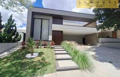 Imagem: A casa em condomínio possui 4 Dormitórios, 2 Banheiros, 3