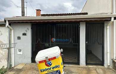Imagem: A casa possui 2 Dormitórios, 1 Banheiro, 1 Vaga na garagem