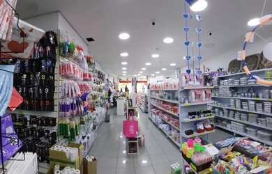 Imagem: O depósito possui 2 Vagas na garagem, 300m² de Área e está