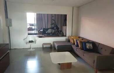 Imagem: A casa possui 2 Dormitórios, 2 Banheiros, 2 Vagas na garagem