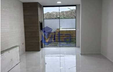 Imagem: A casa possui 2 Dormitórios, 2 Banheiros, 2 Vagas na garagem