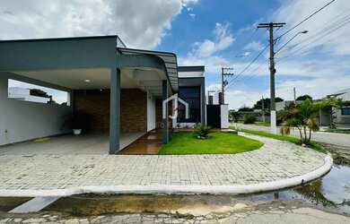 Imagem: A casa em condomínio possui 3 Dormitórios, 2 Banheiros, 1