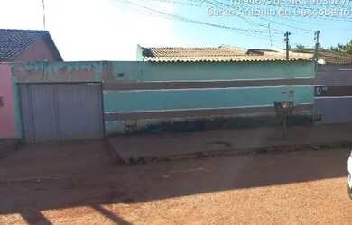 Imagem: A casa possui 2 Dormitórios, 1 Banheiro, 303m² de Área e