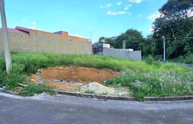 Imagem: O terreno possui 326m² de Área e está localizado em Jardim