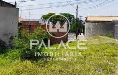 Imagem: A casa possui 1 Dormitório, 1 Banheiro, 1 Vaga na garagem