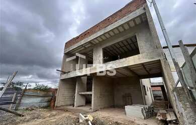 Imagem: A casa em condomínio possui 4 Dormitórios, 5 Banheiros, 4