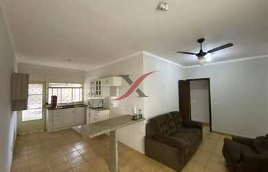 Imagem: A casa possui 3 Dormitórios, 3 Banheiros, 2 Vagas na garagem