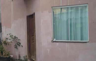 Imagem: A casa possui 2 Dormitórios, 2 Banheiros, 1 Vaga na garagem