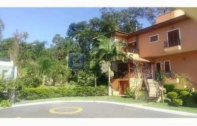 Imagem: A casa possui 4 Dormitórios, 2 Banheiros, 4 Vagas na garagem