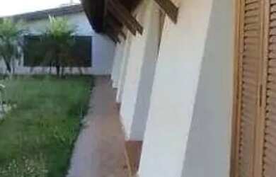 Imagem: O depósito possui 5 Vagas na garagem, 370m² de Área e está