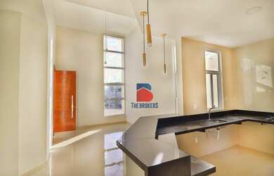 Imagem: A casa em condomínio possui 3 Dormitórios, 3 Banheiros, 2