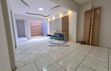 Imagem: A casa possui 2 Dormitórios, 3 Banheiros, 4 Vagas na garagem