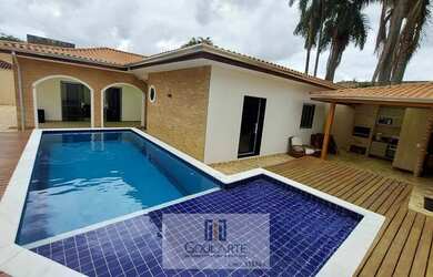 Imagem 1: Casa Alto Padrão com 4 suítes e lazer à venda em Guarujá/SP