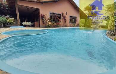 Imagem: A casa em condomínio possui 5 Dormitórios, 3 Banheiros, 2