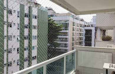 Imagem: O apartamento possui 3 Dormitórios, 1 Banheiro, 1 Vaga na garagem