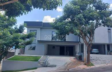 Imagem: A casa em condomínio possui 4 Dormitórios, 4 Banheiros, 4