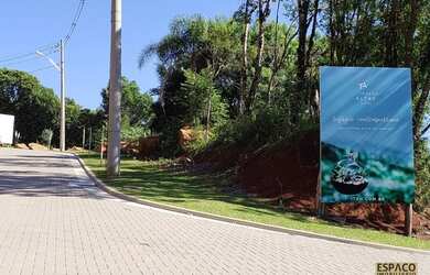 Imagem: O terreno possui 703m² de Área e está localizado em Gramado