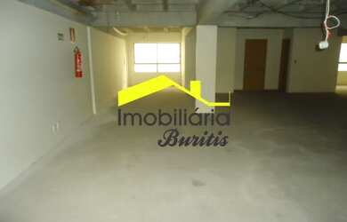 Imagem: O depósito possui 2 Vagas na garagem e 138m² de Área e está
