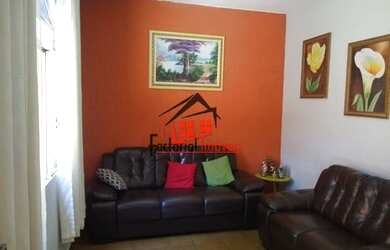 Imagem: A casa possui 3 Dormitórios, 1 Banheiro, 5 Vagas na garagem