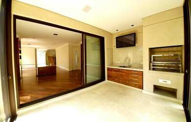 Imagem: A casa em condomínio possui 4 Dormitórios, 5 Banheiros, 5