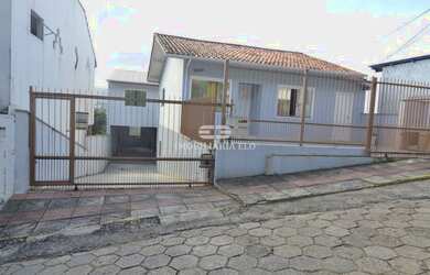 Imagem: A casa possui 5 Dormitórios, 5 Banheiros, 5 Vagas na garagem