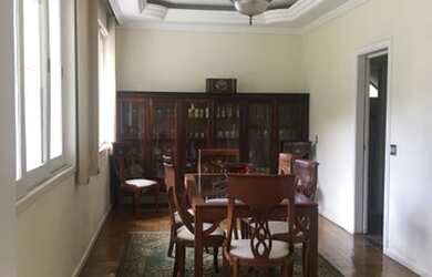 Imagem: A casa possui 4 Dormitórios, 5 Banheiros, 5 Vagas na garagem