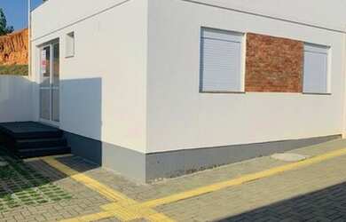 Imagem: A casa possui 2 Dormitórios, 1 Banheiro, 1 Vaga na garagem