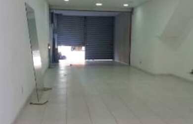 Imagem: O depósito possui 2 Vagas na garagem, 200m² de Área e está