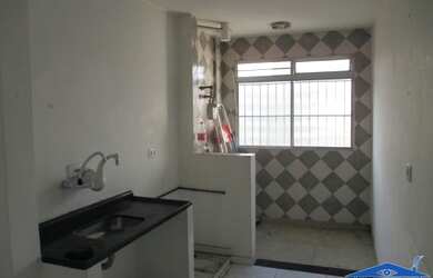 Imagem: O apartamento possui 2 Dormitórios, 1 Banheiro, 1 Vaga na garagem