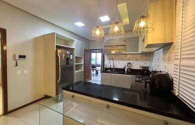 Imagem: A casa possui 2 Dormitórios, 3 Banheiros e 3 Vagas na garagem