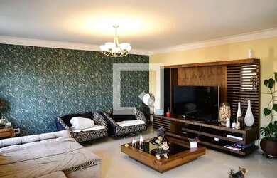 Imagem: A casa em condomínio possui 4 Dormitórios, 5 Banheiros, 3