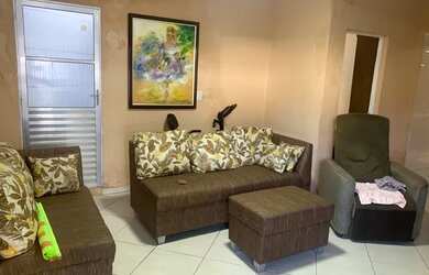 Imagem: A casa possui 5 Dormitórios, 4 Banheiros, 2 Vagas na garagem