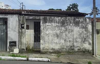 Imagem: A casa possui 2 Dormitórios, 1 Banheiro e está localizado