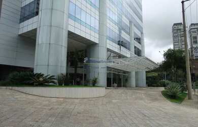 Imagem: O depósito possui 5 Vagas na garagem, 1.136m² de Área e