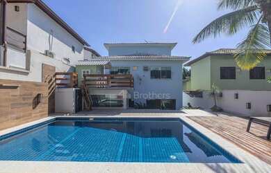 Imagem: A casa em condomínio possui 4 Dormitórios, 5 Banheiros, 3