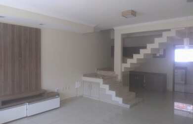 Imagem: A casa possui 2 Dormitórios, 4 Banheiros, 1 Vaga na garagem