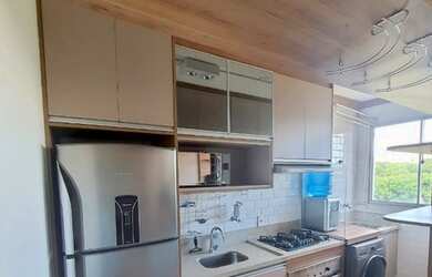 Imagem: O apartamento possui 2 Dormitórios, 1 Banheiro, 1 Vaga na garagem