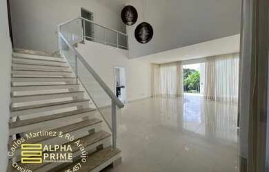 Imagem: A casa em condomínio possui 4 Dormitórios, 5 Banheiros, 2