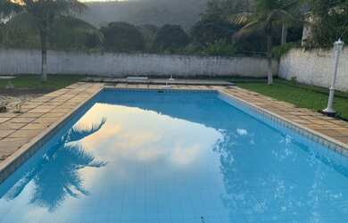 Imagem: A casa em condomínio possui 4 Dormitórios, 3 Banheiros, 2