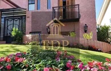 Imagem: A casa em condomínio possui 4 Dormitórios, 5 Banheiros, 3