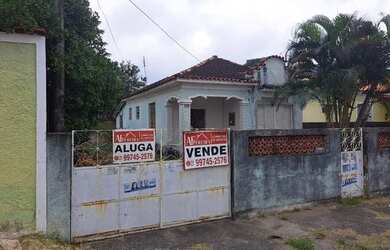 Imagem: A casa possui 2 Dormitórios, 1 Banheiro, 3 Vagas na garagem