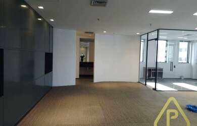 Imagem: O depósito possui 5 Vagas na garagem, 200m² de Área e está