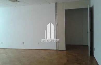 Imagem: O depósito possui 1 Vaga na garagem, 62m² de Área e está