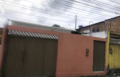 Imagem: A casa possui 2 Dormitórios, 1 Banheiro, 1 Vaga na garagem